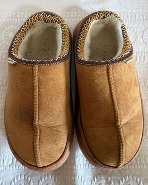 Aquavei Thora Clog Slippers Womens Size 9 Backless Platform Chestnut Faux Suede